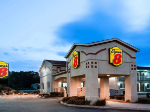 Super 8 by Wyndham Guelph