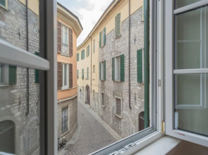 Wine Not Apartment in Como City Centre