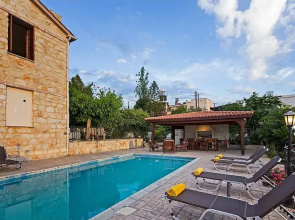 Villa Irene Palace in Peristerona