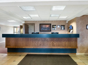 Econo Lodge Inn & Suites Triadelphia - Wheeling