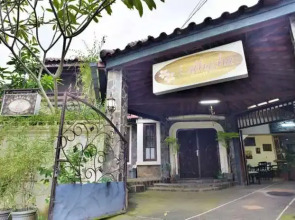 Standard Twin @Lathysha Guest House