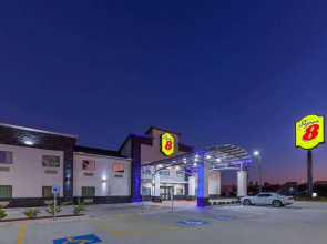 Super 8 by Wyndham Kingwood Houston North