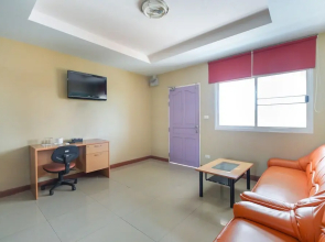 Chompoo by OYO Rooms