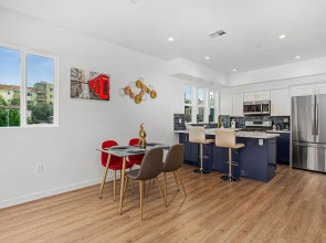 Downtown LA Stylish Suites