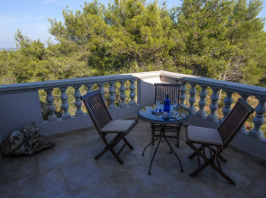 Apartment Tin - comfortable apartment near beach: A1  Ugljan, Island Ugljan