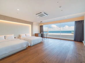 Sharp & Flat Hotel