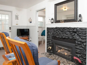 Breeze 1 Br cottage by RedAwning