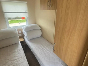 3 Bed Caravan - Sleeps 8 - Pets - Parking