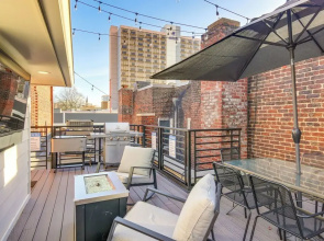Stylish Dtwn Knoxville Condo w/ Rooftop Deck!