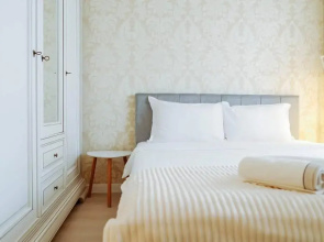 Elegant Vibes Apartment next to Obor market
