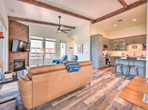 'mountain High Pines Retreat' w/ Hot Tub & Views!