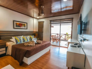 Noni's Resort