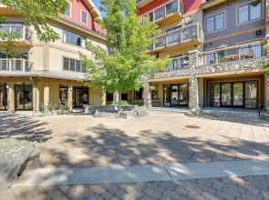 Luxury Mccall Condo 1/2 Mi to Payette Lake!