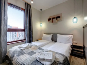 Live & Travel Apartments