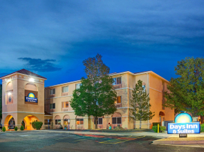 Days Inn & Suites by Wyndham Airport Albuquerque