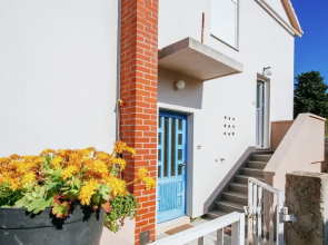 Spacious Apartment with Terrace in Banj