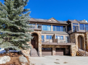 Bella Vista 5 Bedroom Townhouse by RedAwning