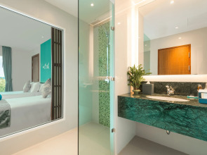 Курортный отель Fishermen's Harbour Urban Resort