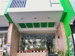 Truc Xanh Hotel