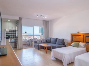 Pyr Aparthotel studio