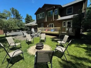 The Wooden Nest by Avantstay Deck, Big Yard w/ Hammocks & Fire Pit