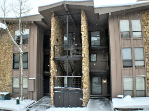 Lake Cliffe 1 Bed 1 Bath Views