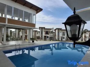 Vacation Home  near Airport and White Sand Beaches