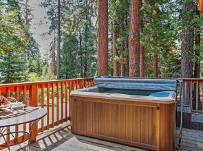 Hot Tub, Deck & Trail Access: Shaver Lake Cabin