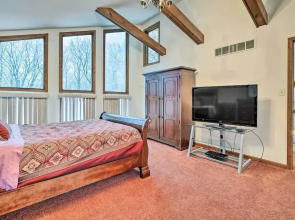 Hot Tub + Deck: Pet-friendly Poconos Getaway!