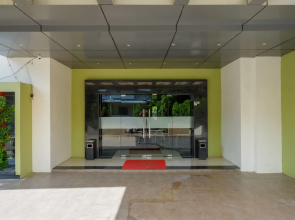 RedDoorz Plus near Hotel Benua Kendari