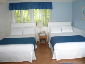 Colonial Inn in Harbor Springs