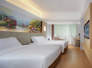 Vienna International Hotel (Wanzhou Gaosuntang Pedestrian Street Branch)