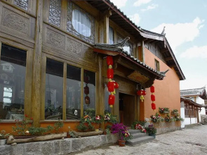 Lijiang Sancunriguang Inn