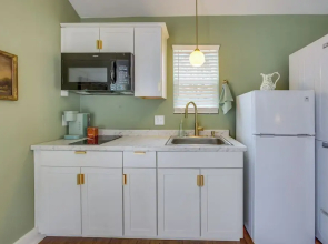 Walk to Museums: Art Deco Cottage in Jefferson