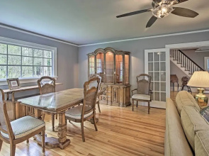 Beautiful Lenox Home, 3 Mi to Shakespeare & Co!