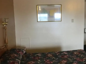 Deluxe Inn