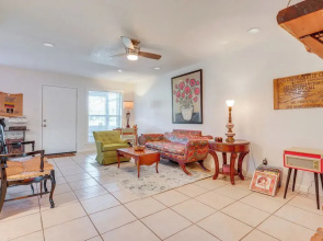 Hill Country Townhome: Close to Parks & Hiking