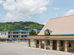 Days Inn by Wyndham Staunton