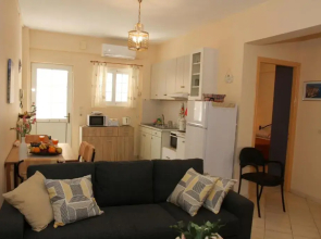 Tritsa House, 3-bedroom apt next to Corfu Town and airport