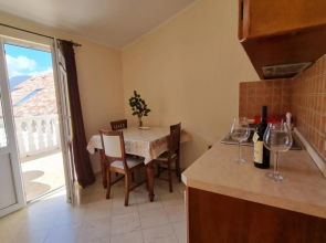 Apartman Jovan 3, with a view of the bay and free Wi-Fi