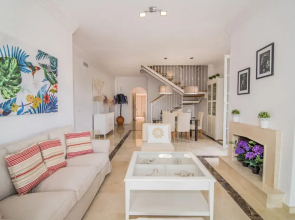 River Garden Spacious Penthouse