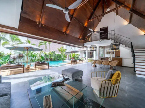 Splendid Private Villa, 4 BR, Canggu With Staff