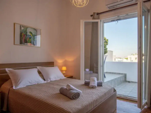 Naousa Central House Paros