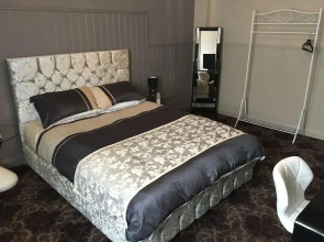 Horse Pond Inn