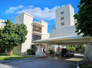 NEW Stunning Beachfront Condo at the Coral Beach
