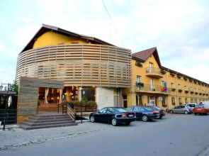 Hotel & Restaurant Trio