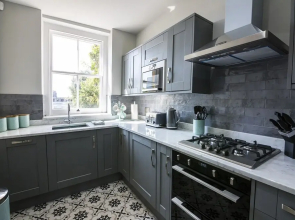 Stylish York Gardens Apartment