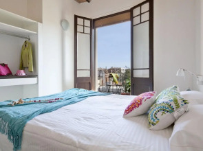 Happy People Sagrada Familia