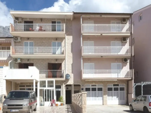 Amazing Home in Makarska With Wifi and 2 Bedrooms
