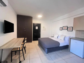 Phaedrus Living: Hoopoe Residencies 103